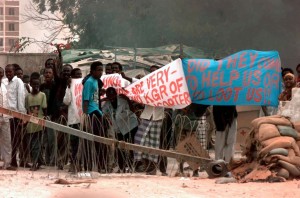 A February 1993 photo showing protestors outside the US embassy in Mogadishu, Somalia’s capital. They appear to be protesting the presence of US-led coalition forces in the country. Source: Wikimedia Commons